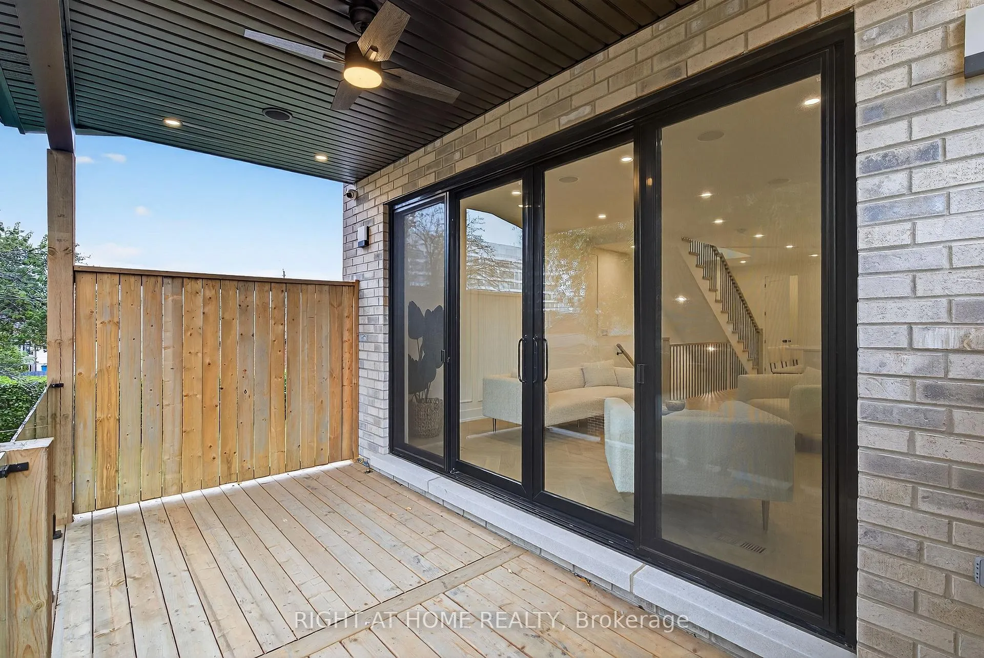 Photo 11 of 15A Rosemeade Avenue, Etobicoke, Stonegate-Queensway — HOMEH