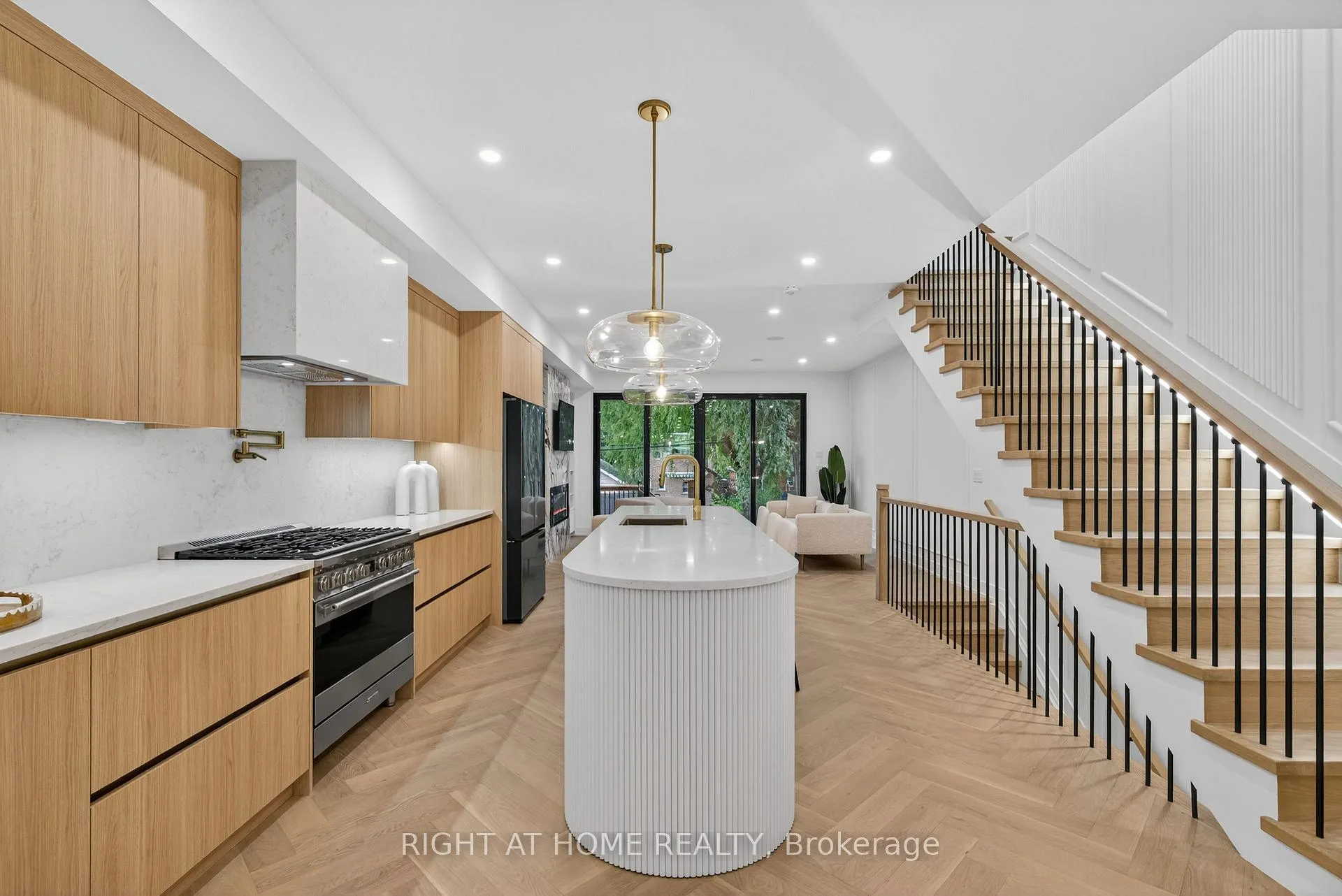 Photo 20 of 15A Rosemeade Avenue, Etobicoke, Stonegate-Queensway — HOMEH