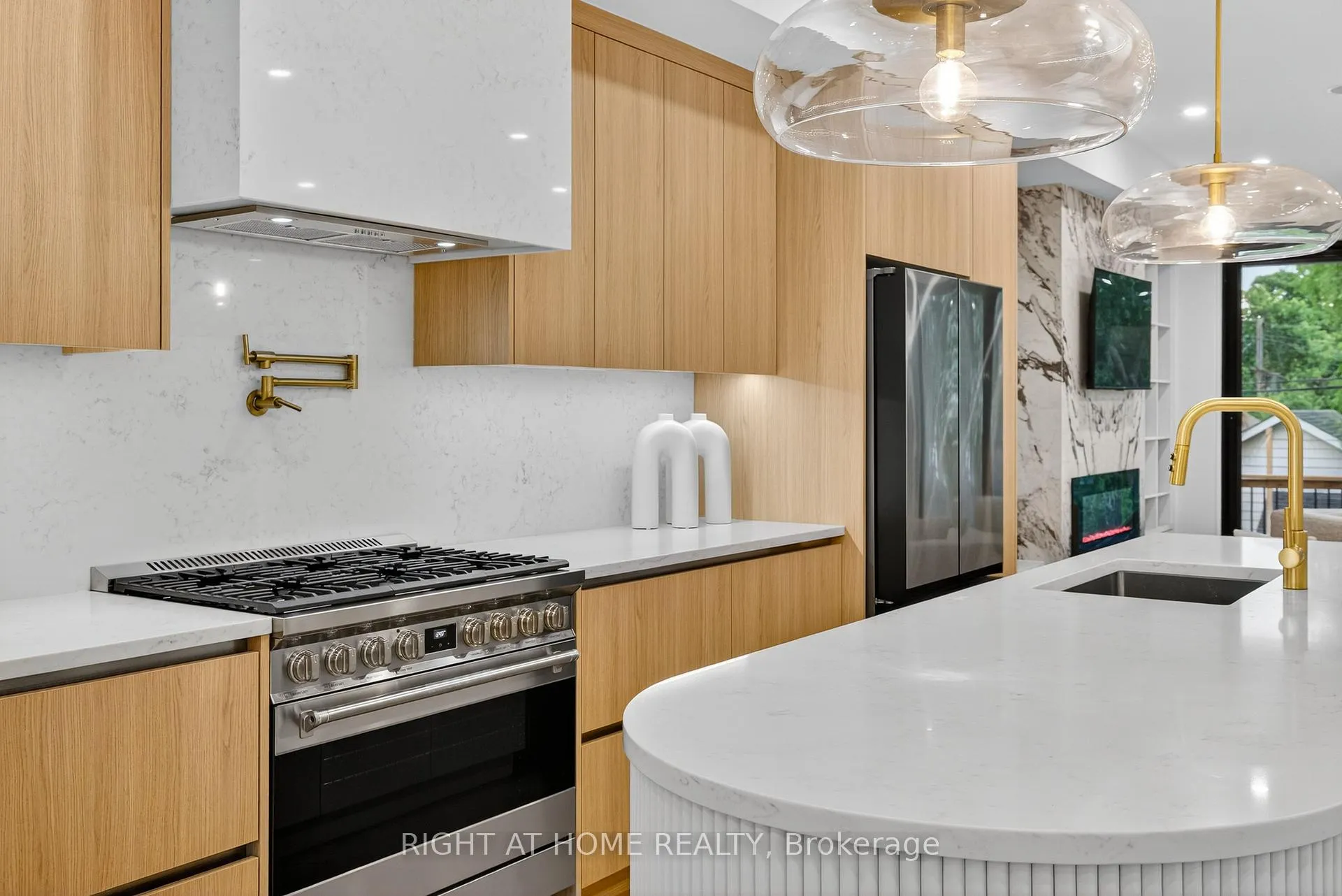 Photo 21 of 15A Rosemeade Avenue, Etobicoke, Stonegate-Queensway — HOMEH