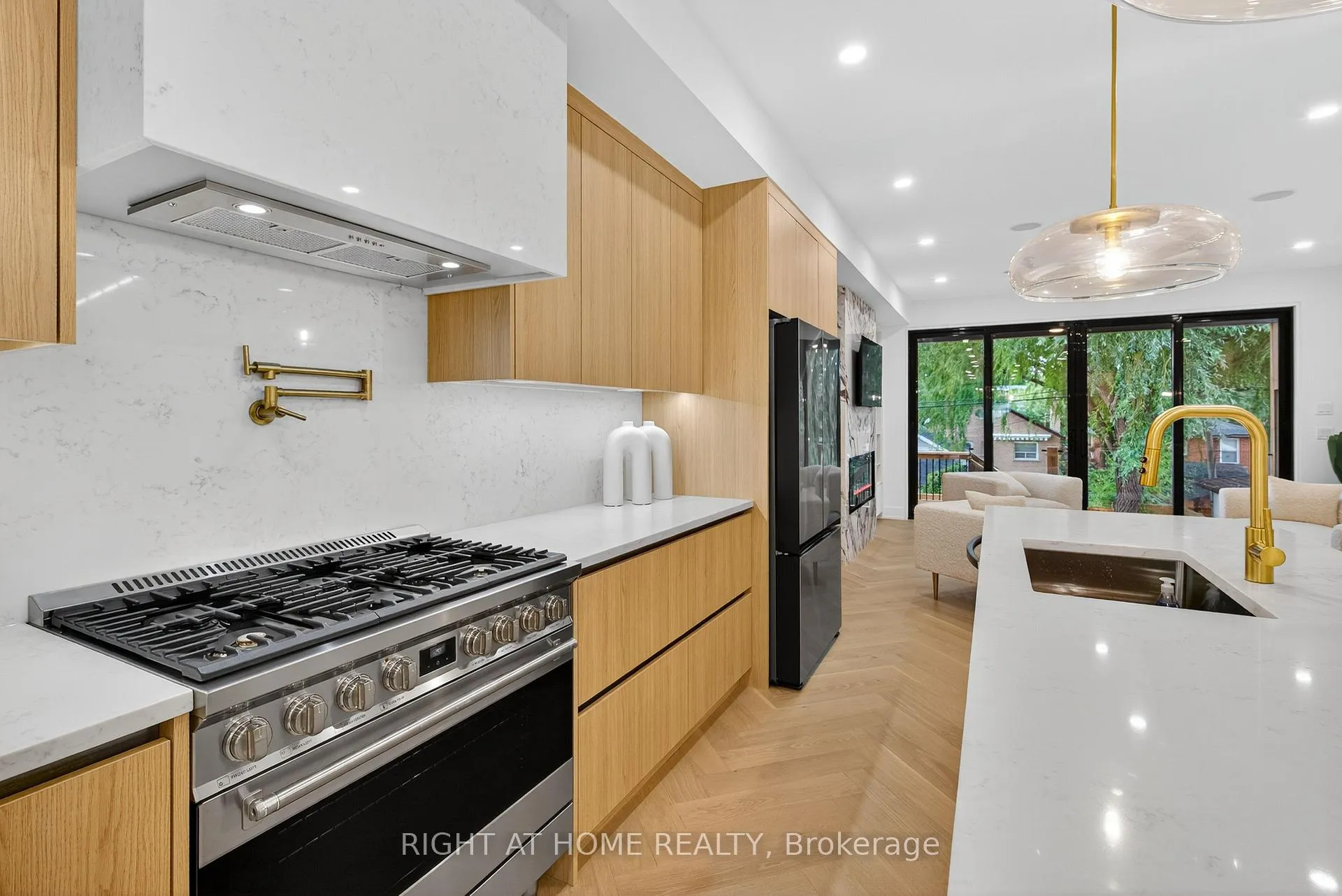 Photo 22 of 15A Rosemeade Avenue, Etobicoke, Stonegate-Queensway — HOMEH
