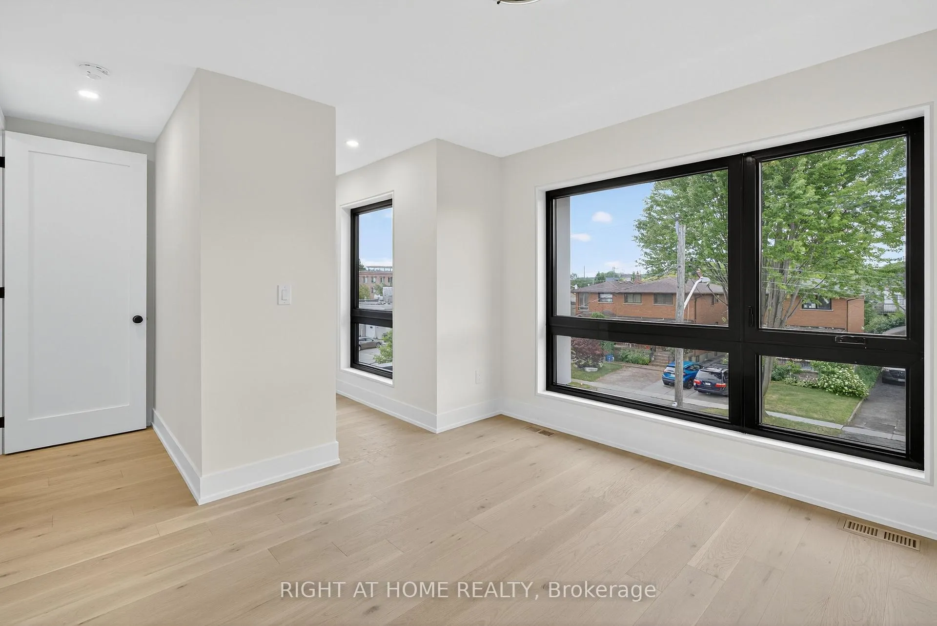 Photo 45 of 15A Rosemeade Avenue, Etobicoke, Stonegate-Queensway — HOMEH