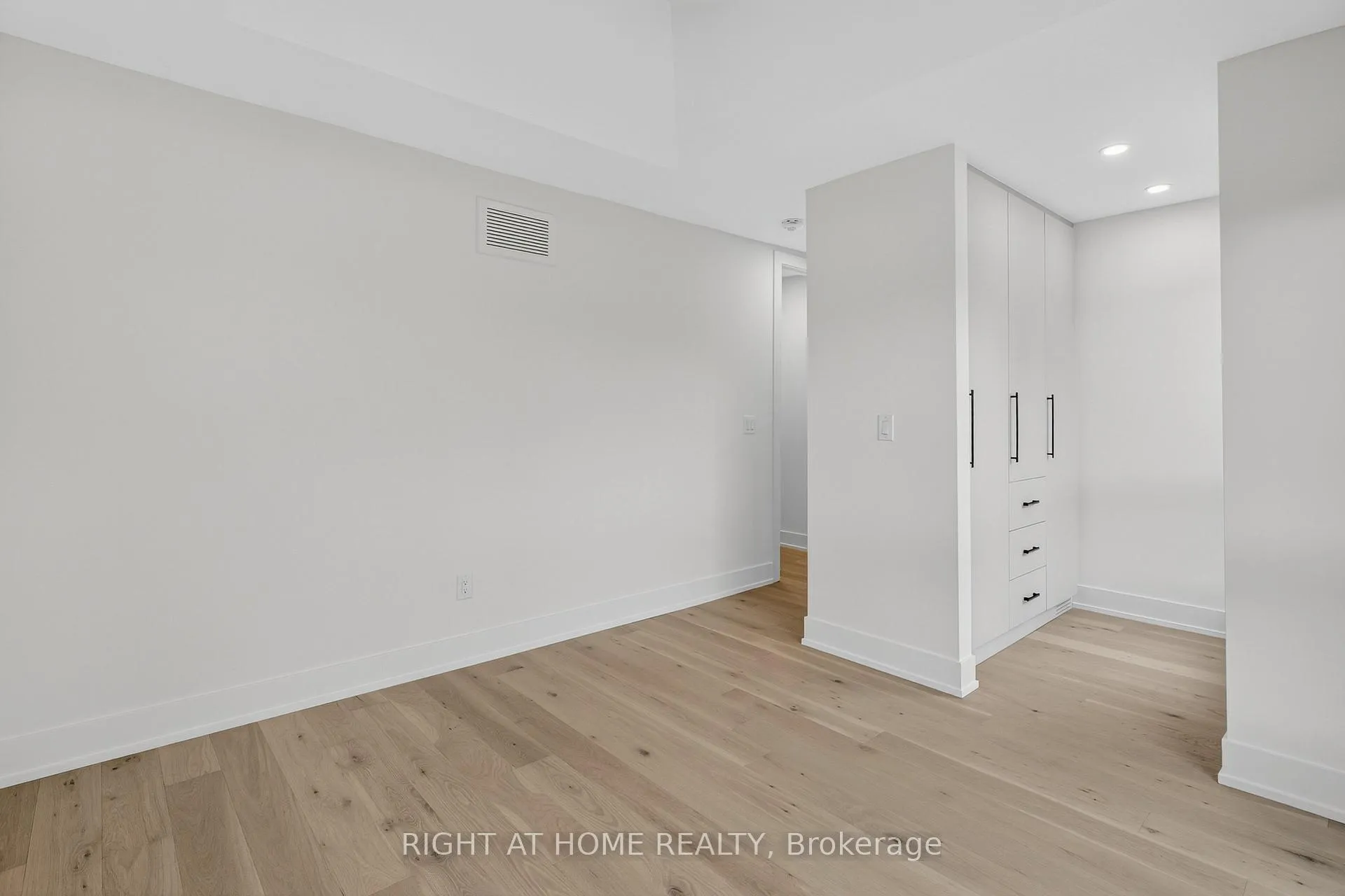 Photo 46 of 15A Rosemeade Avenue, Etobicoke, Stonegate-Queensway — HOMEH