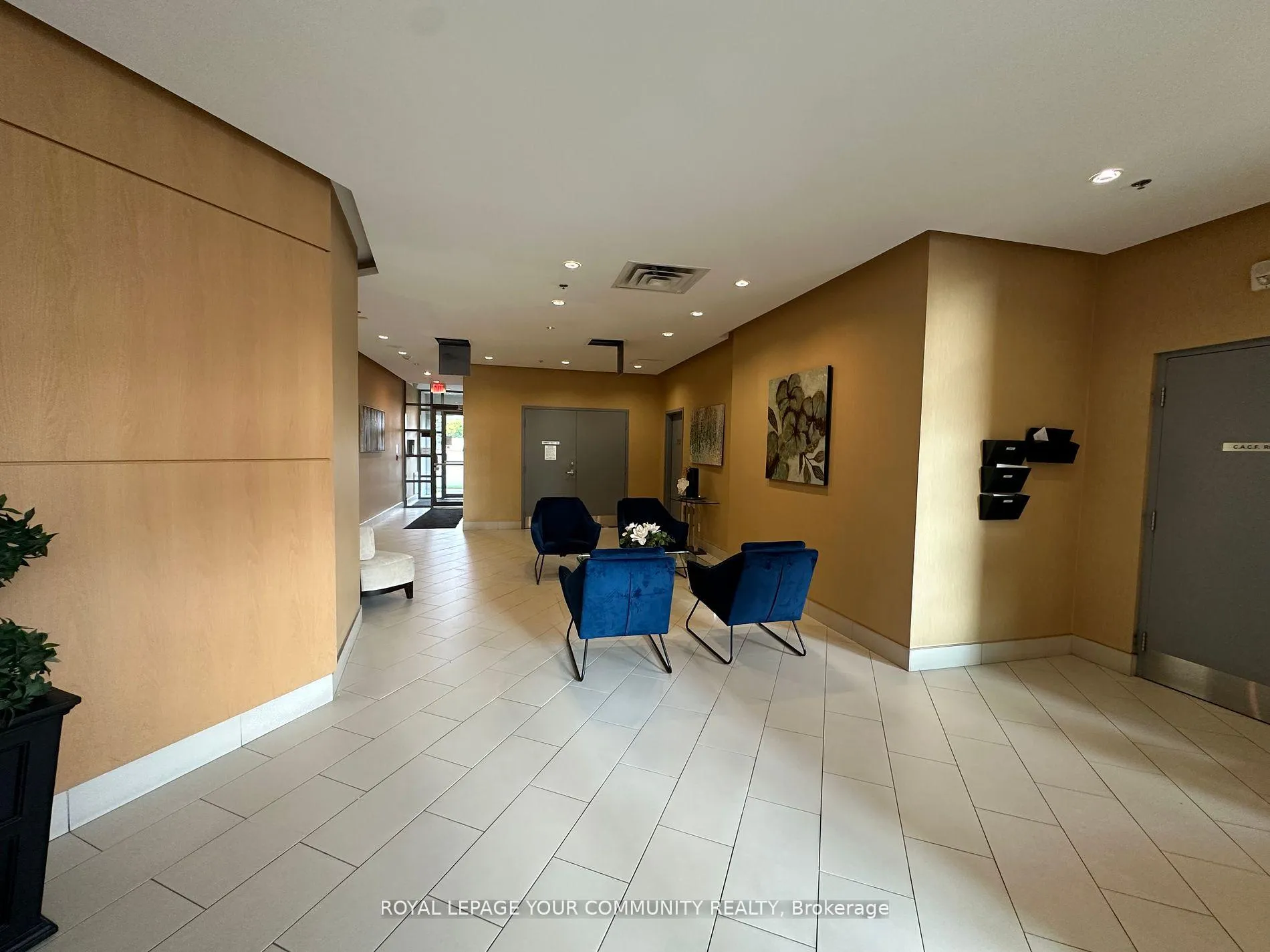 Photo 4 of Unit 309, 7730 Kipling Avenue, Vaughan, Vaughan Grove — HOMEH