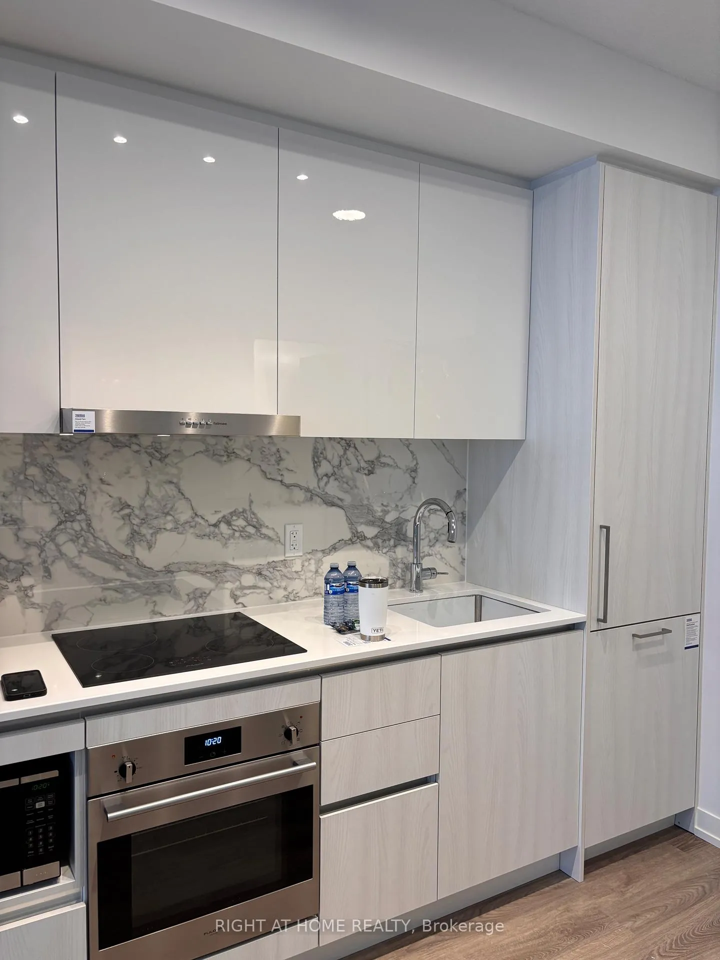 Photo 7 of Unit 4205, 195 Commerce Street, Vaughan, Vaughan Corporate Centre — HOMEH