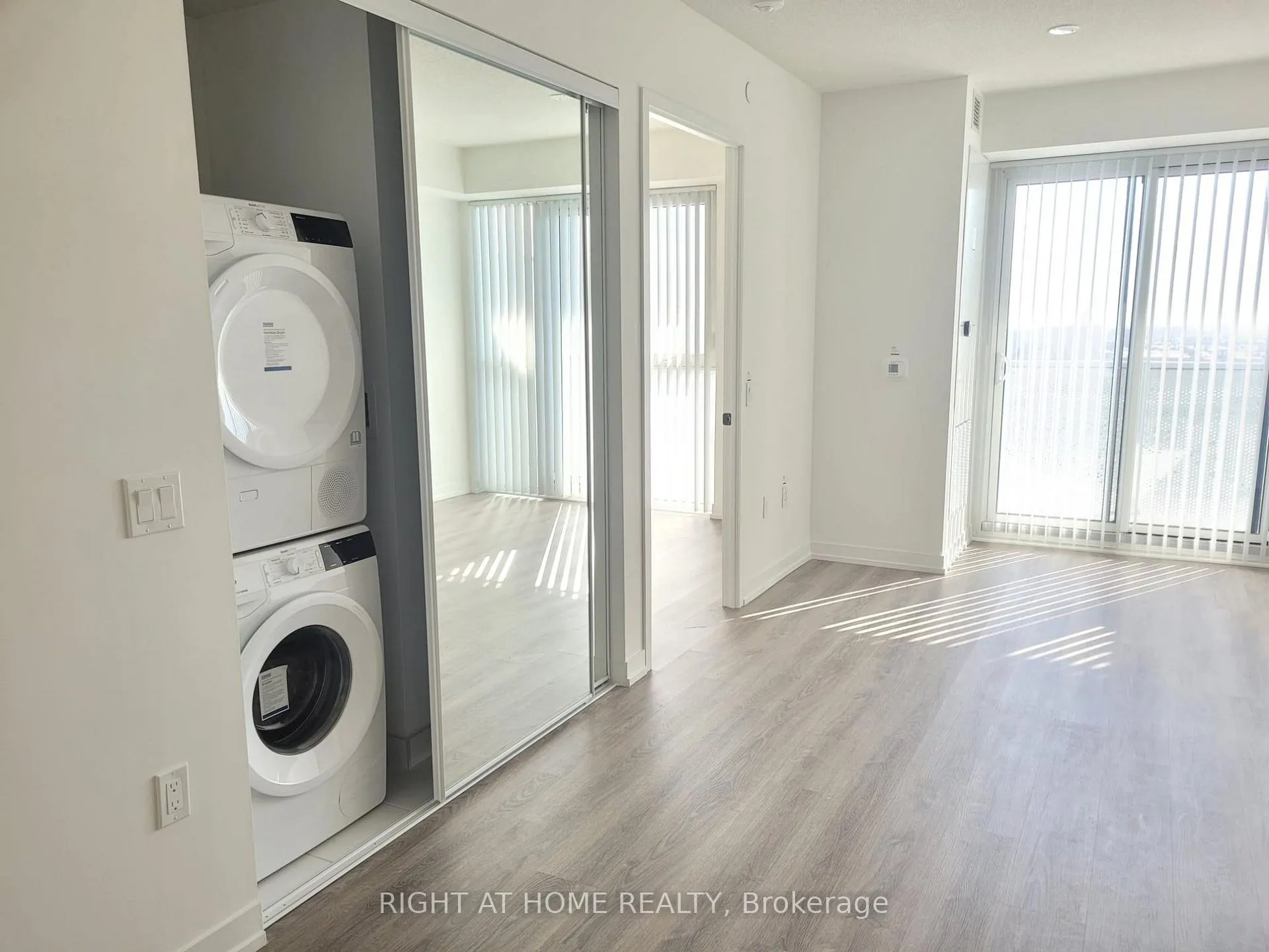 Photo 8 of Unit 4205, 195 Commerce Street, Vaughan, Vaughan Corporate Centre — HOMEH