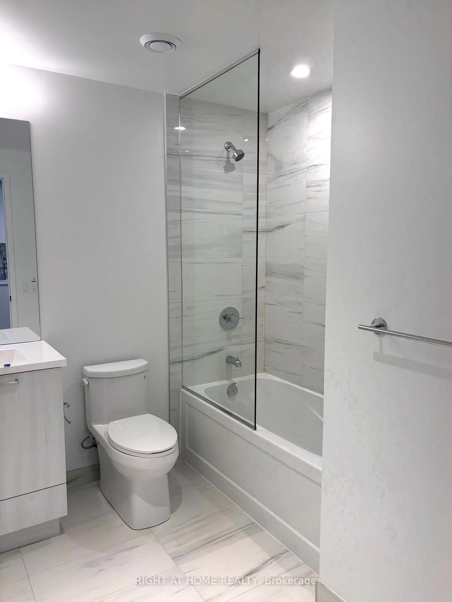 Photo 9 of Unit 4205, 195 Commerce Street, Vaughan, Vaughan Corporate Centre — HOMEH