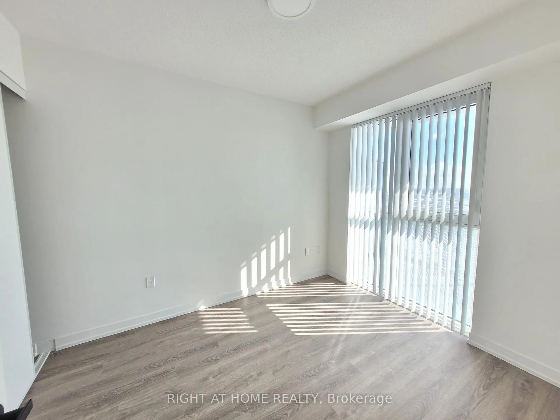 Photo 10 of Unit 4205, 195 Commerce Street, Vaughan, Vaughan Corporate Centre — HOMEH