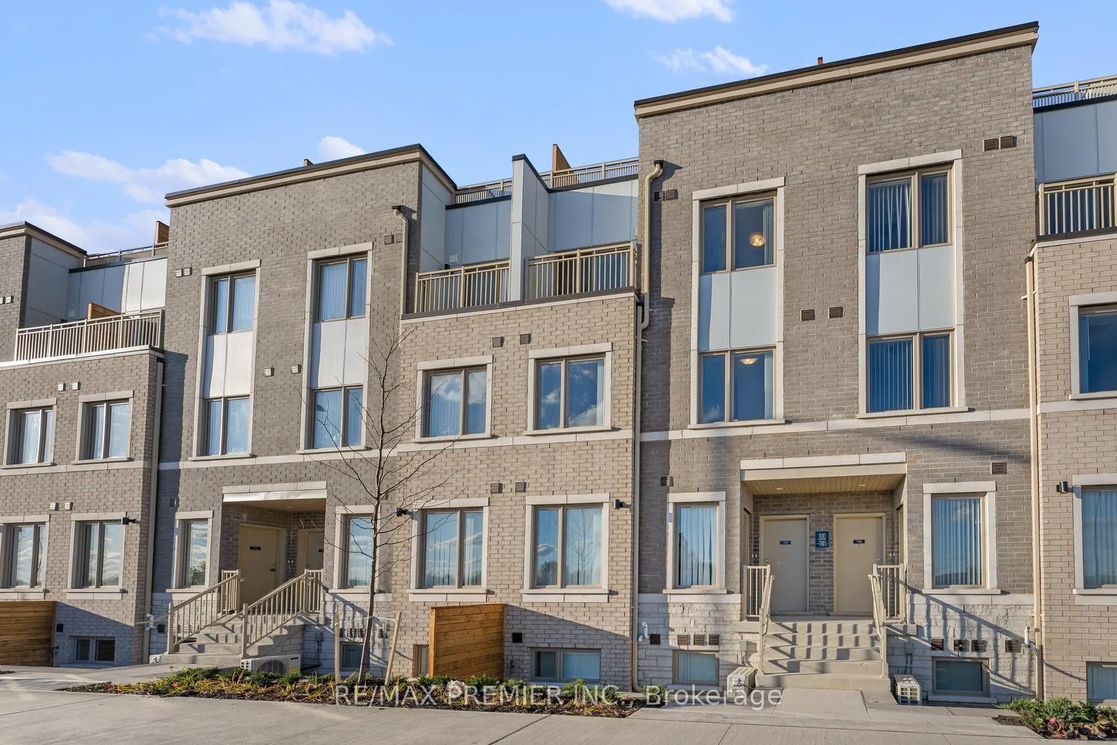 Front of Unit 338, 100 Honeycrisp Crescent