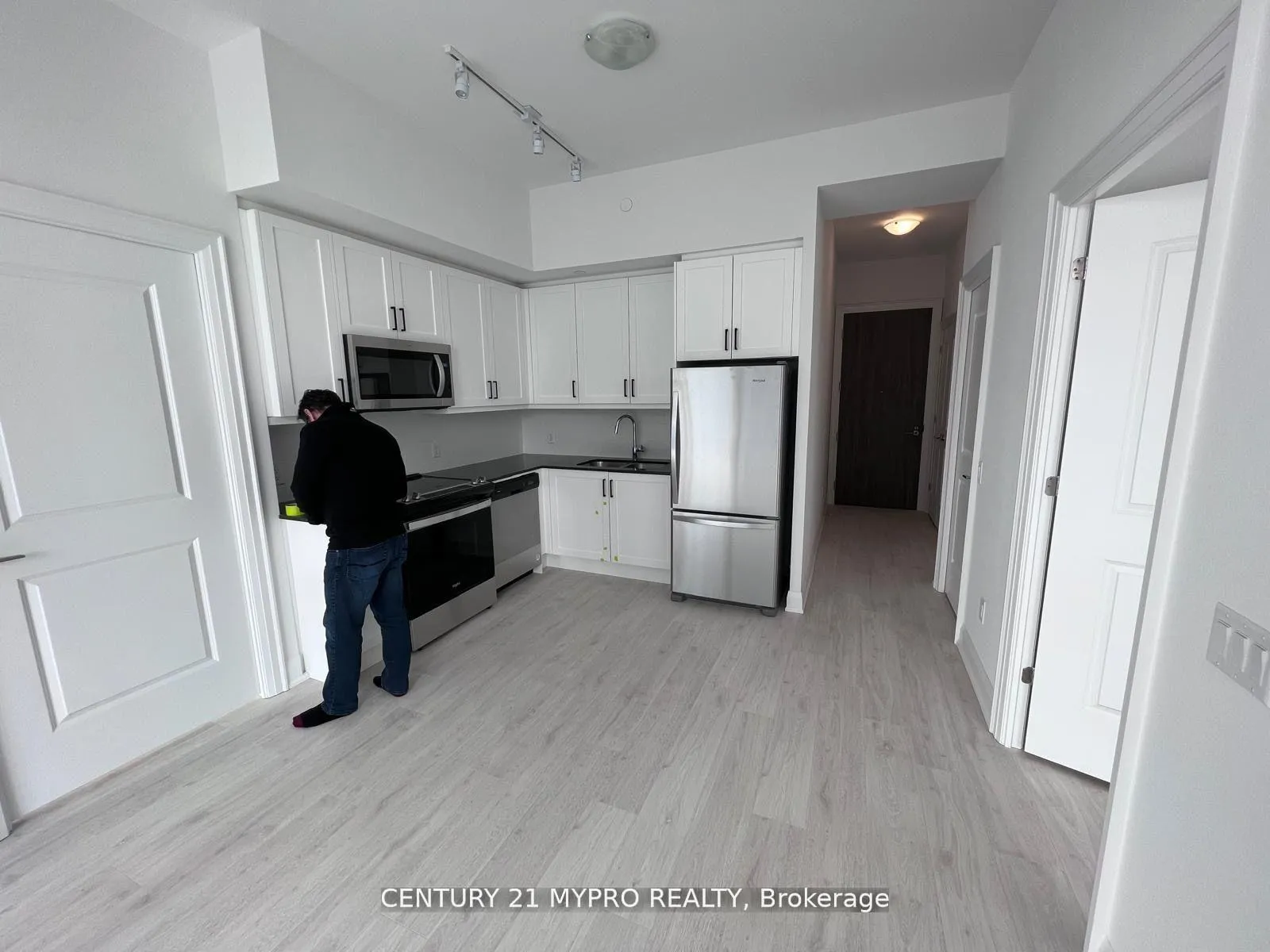 Front of Unit 1605, 10 Gatineau Drive
