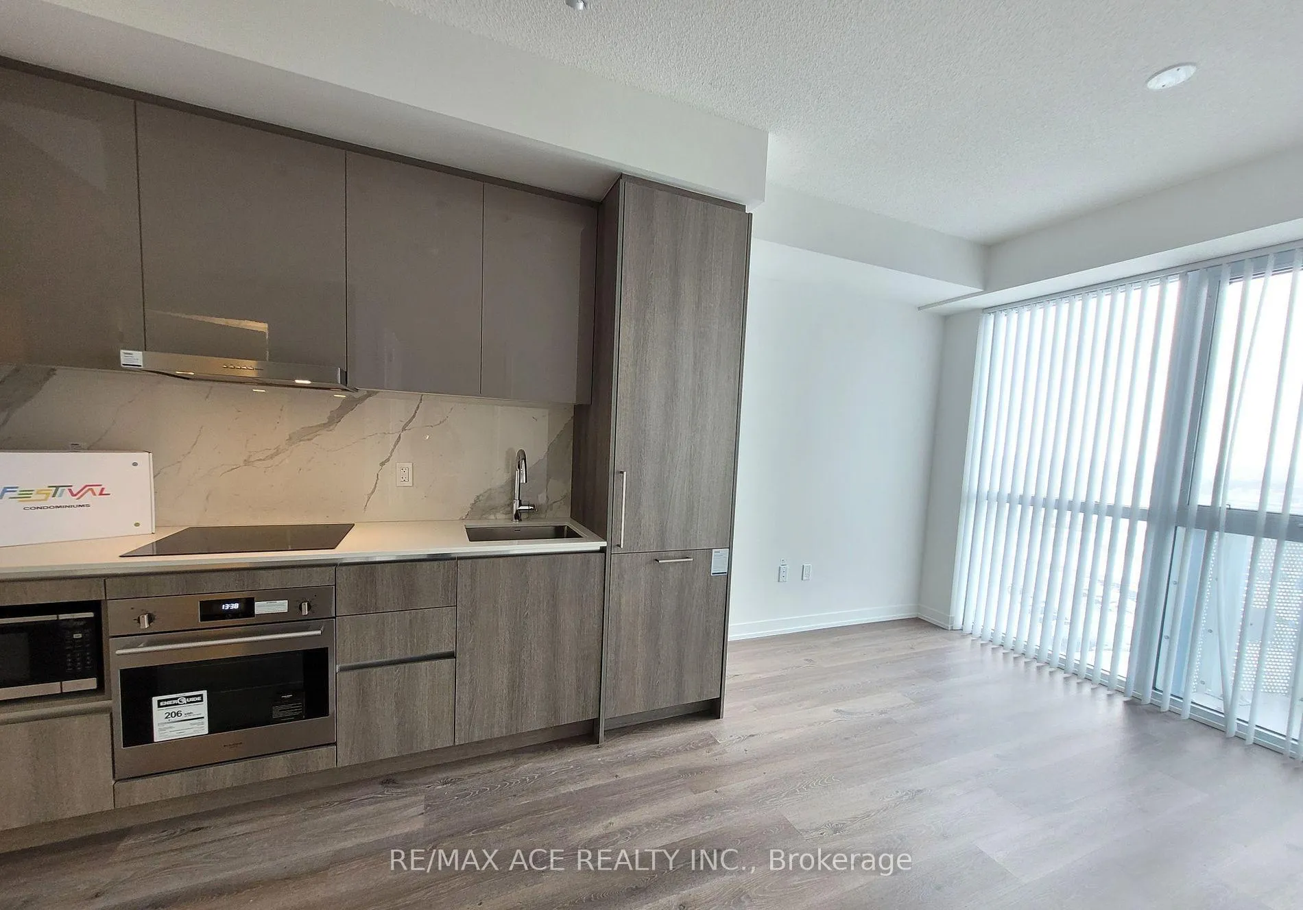 Photo 2 of Unit 807, 225 Commerce Street, Vaughan, Vaughan Corporate Centre — HOMEH