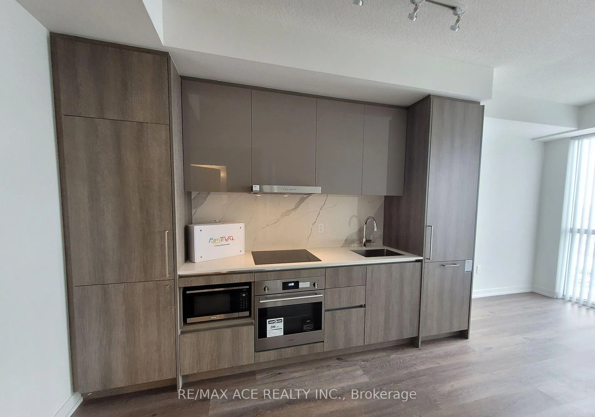 Photo 3 of Unit 807, 225 Commerce Street, Vaughan, Vaughan Corporate Centre — HOMEH