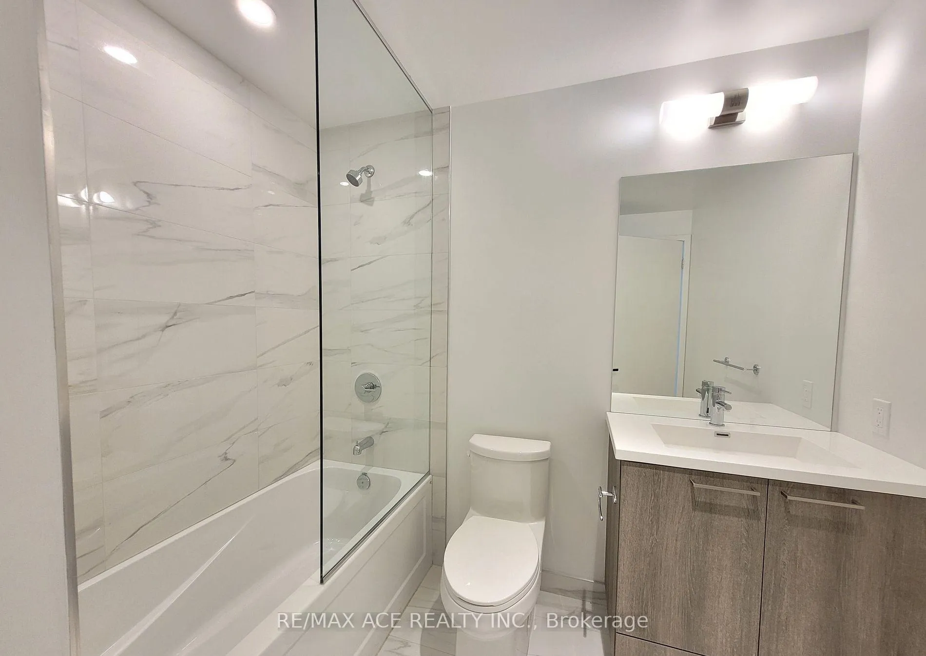 Photo 5 of Unit 807, 225 Commerce Street, Vaughan, Vaughan Corporate Centre — HOMEH