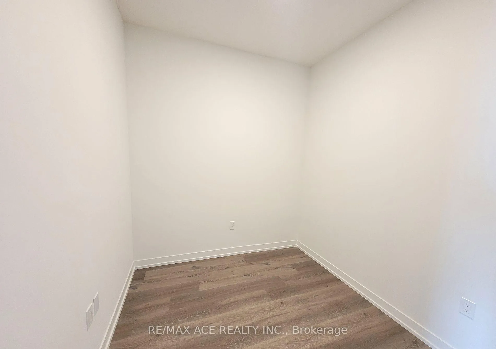 Photo 6 of Unit 807, 225 Commerce Street, Vaughan, Vaughan Corporate Centre — HOMEH
