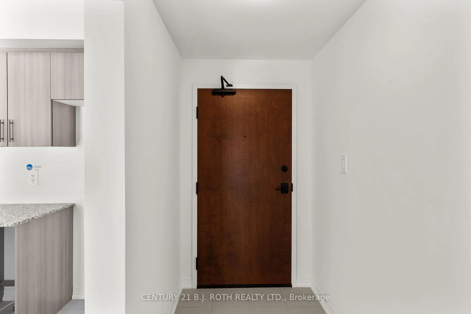 Photo 5 of Unit 303, 15 Kneeshaw Drive, Barrie, Rural Barrie Southeast — HOMEH
