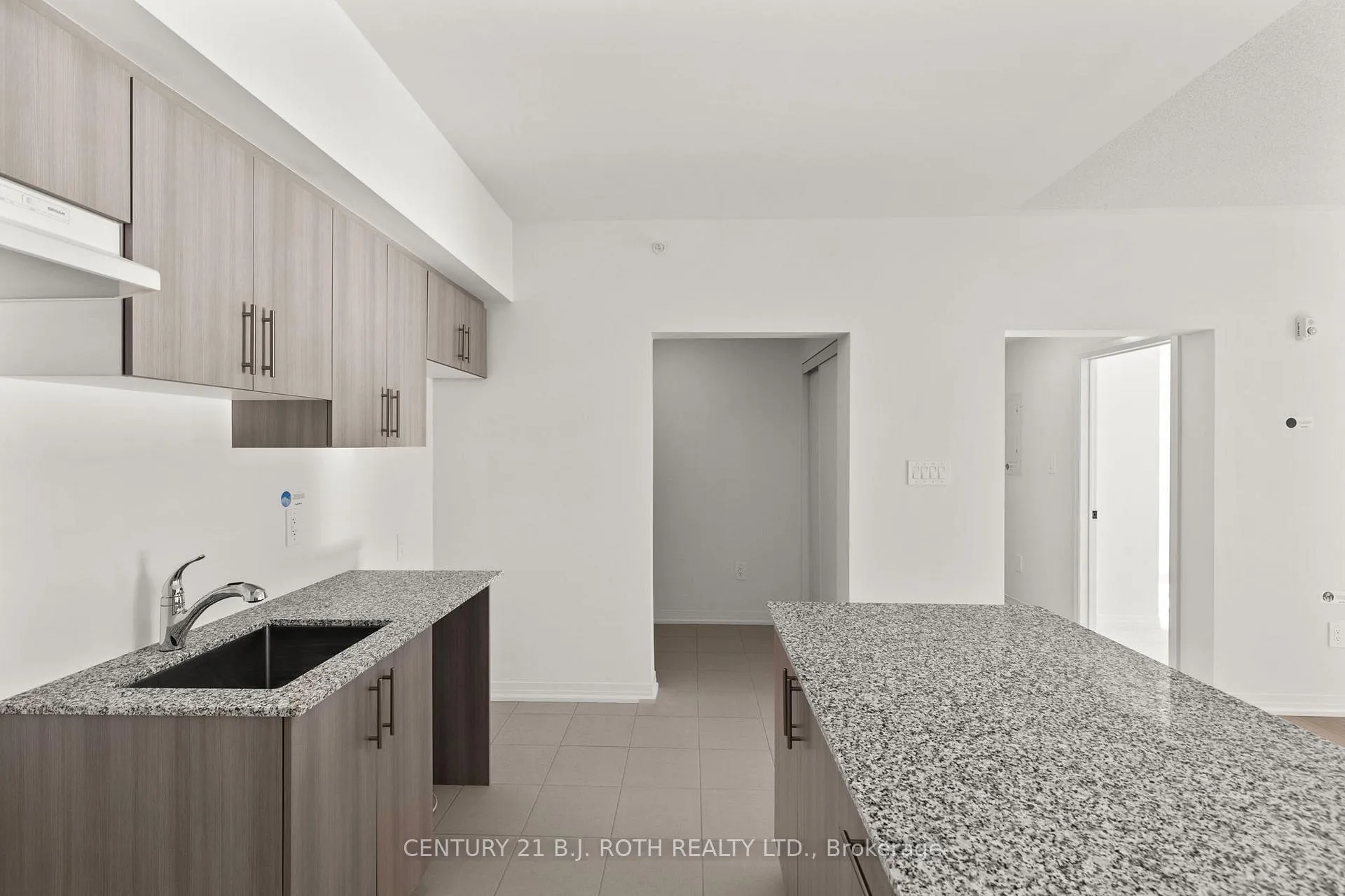 Photo 7 of Unit 303, 15 Kneeshaw Drive, Barrie, Rural Barrie Southeast — HOMEH