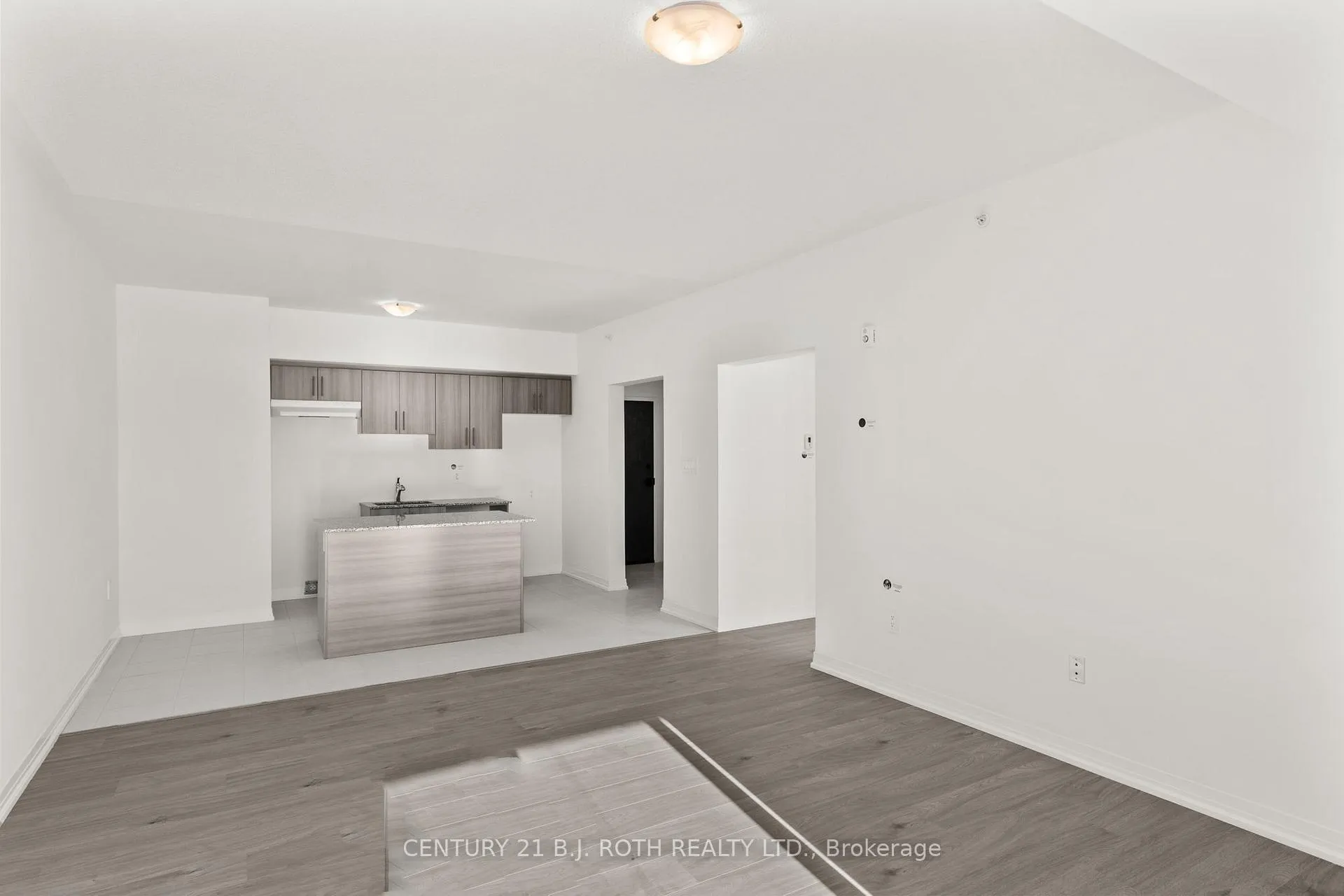 Photo 8 of Unit 303, 15 Kneeshaw Drive, Barrie, Rural Barrie Southeast — HOMEH