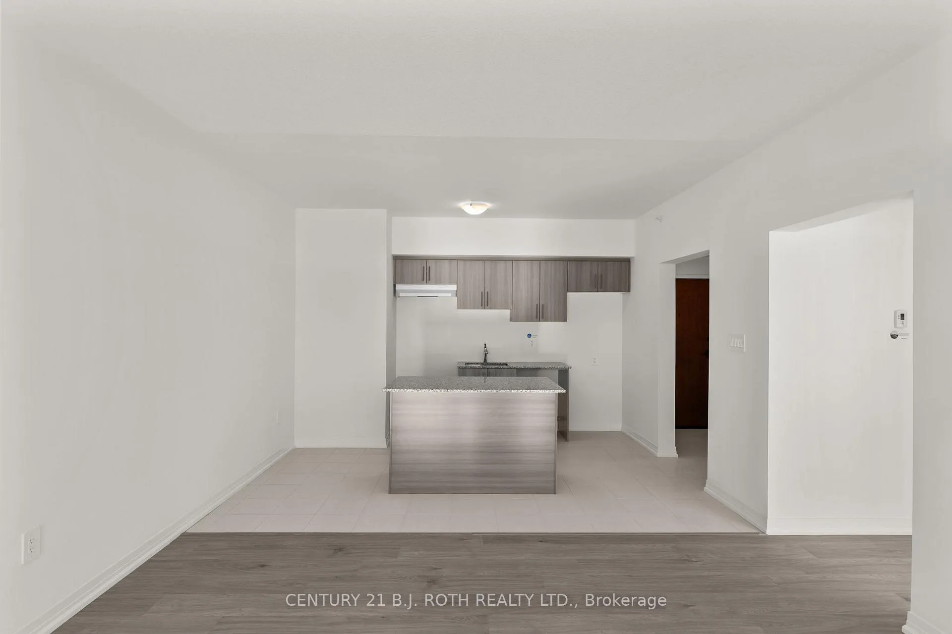 Photo 10 of Unit 303, 15 Kneeshaw Drive, Barrie, Rural Barrie Southeast — HOMEH