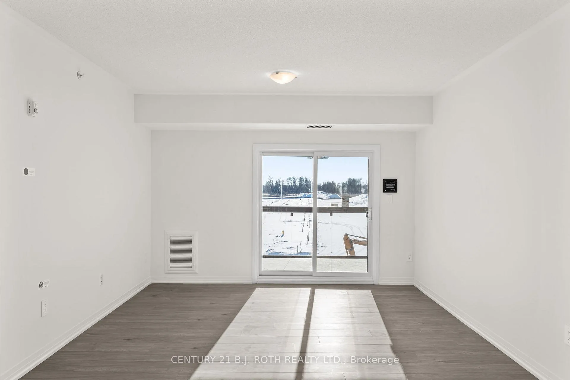 Photo 11 of Unit 303, 15 Kneeshaw Drive, Barrie, Rural Barrie Southeast — HOMEH