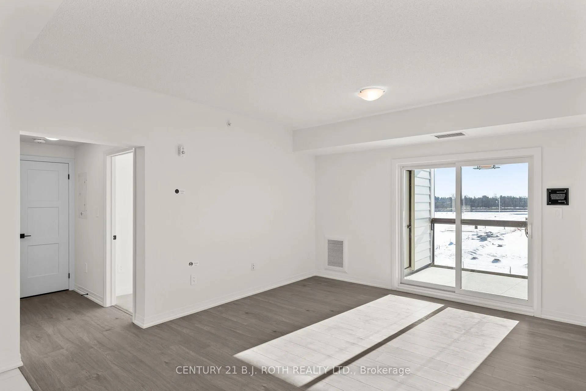Photo 13 of Unit 303, 15 Kneeshaw Drive, Barrie, Rural Barrie Southeast — HOMEH