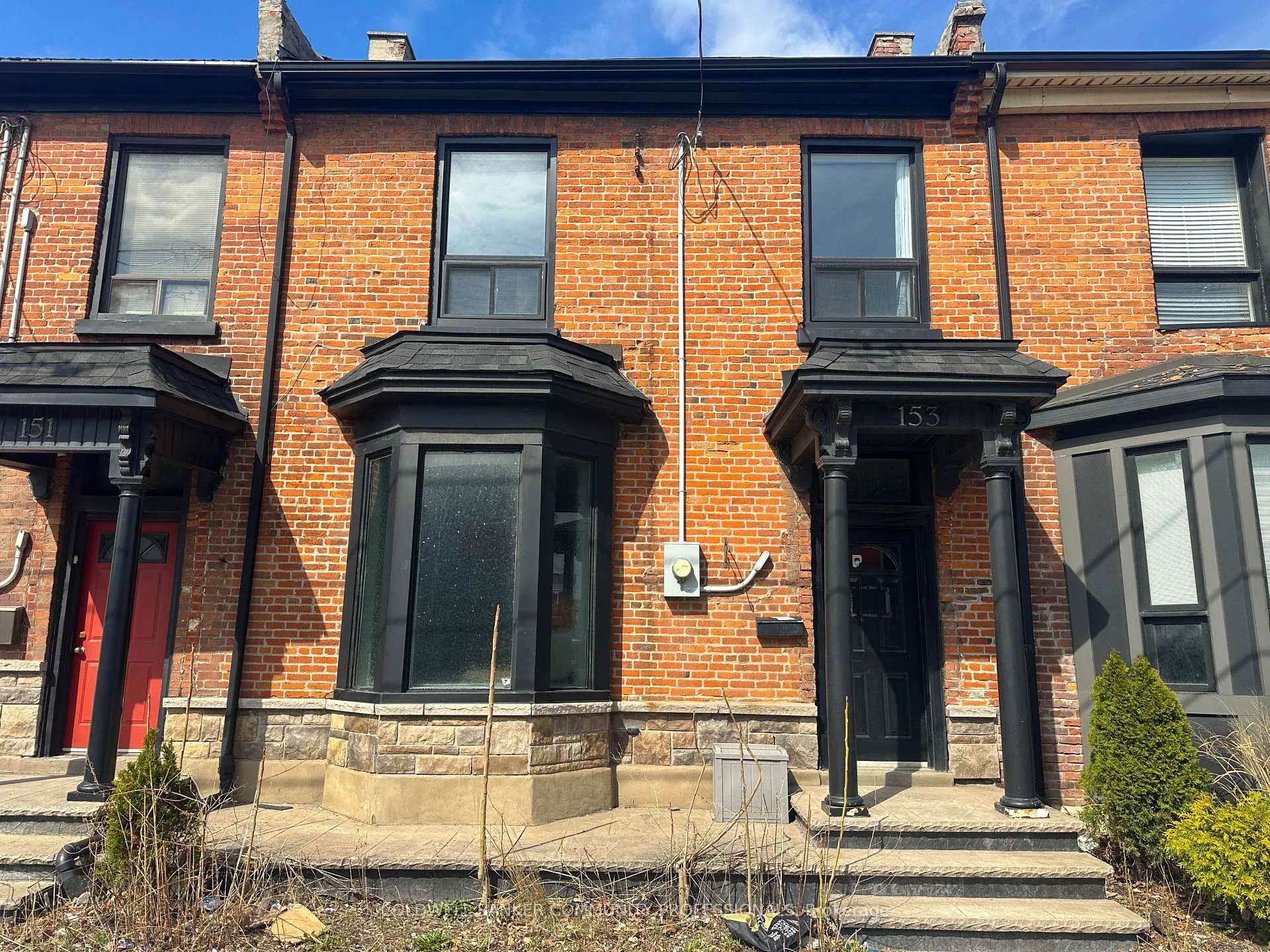 Front of 153 Wellington Street N