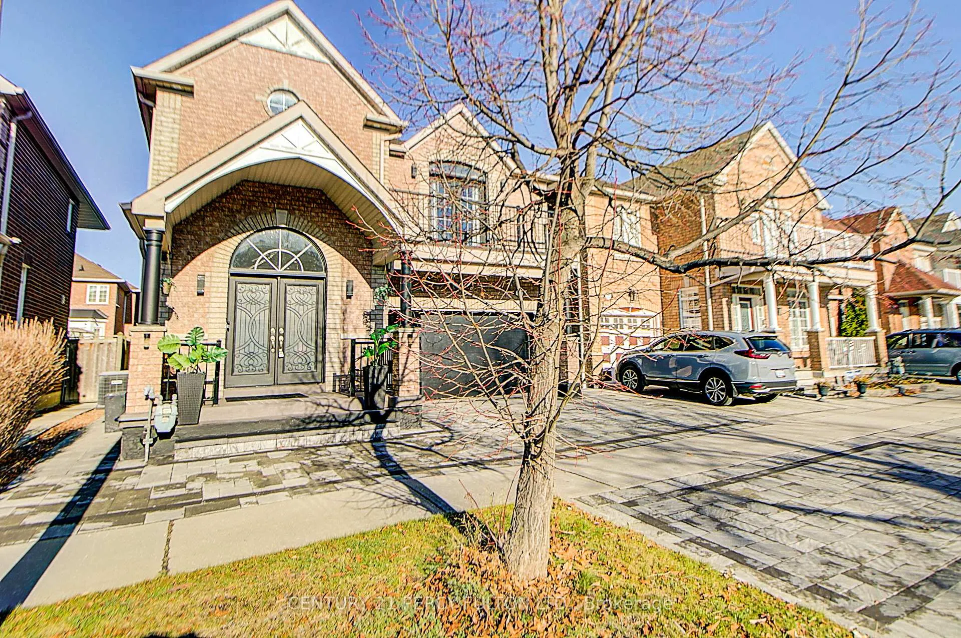 Photo 3 of 22 Down Crescent, Ajax, Northwest Ajax — HOMEH