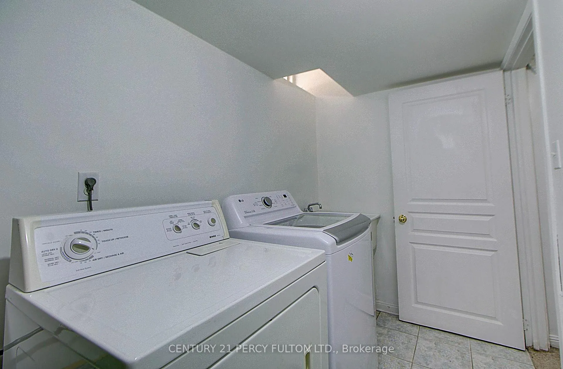 Photo 39 of 22 Down Crescent, Ajax, Northwest Ajax — HOMEH