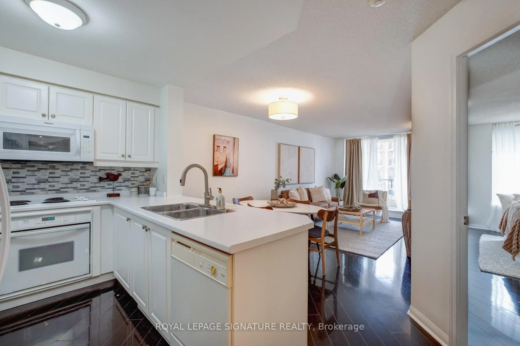 Photo 9 of Unit 401, 3130 Yonge Street, Toronto, Lawrence Park North — HOMEH