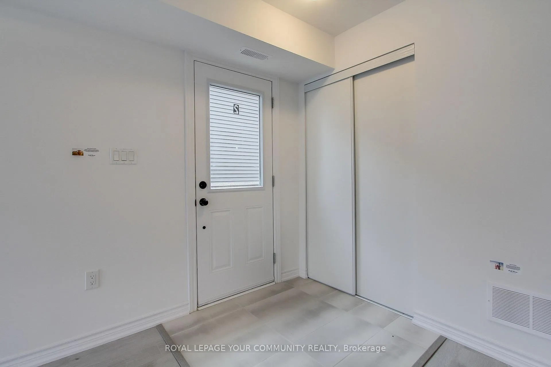 Photo 2 of Unit 2, 23 Hay Lane, Barrie, Painswick South — HOMEH