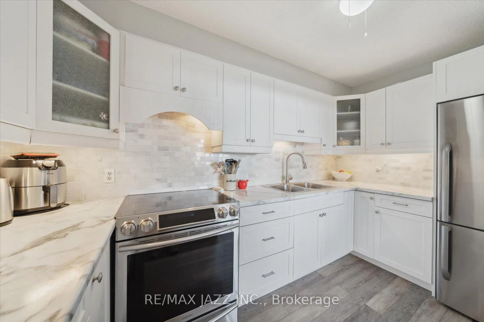 Photo 6 of Unit 914, 55 William Street E, Oshawa, McLaughlin — HOMEH