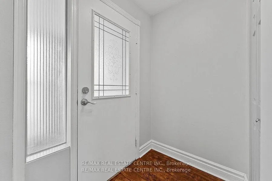 Photo 5 of 383 Durham Court, Oshawa, Vanier — HOMEH