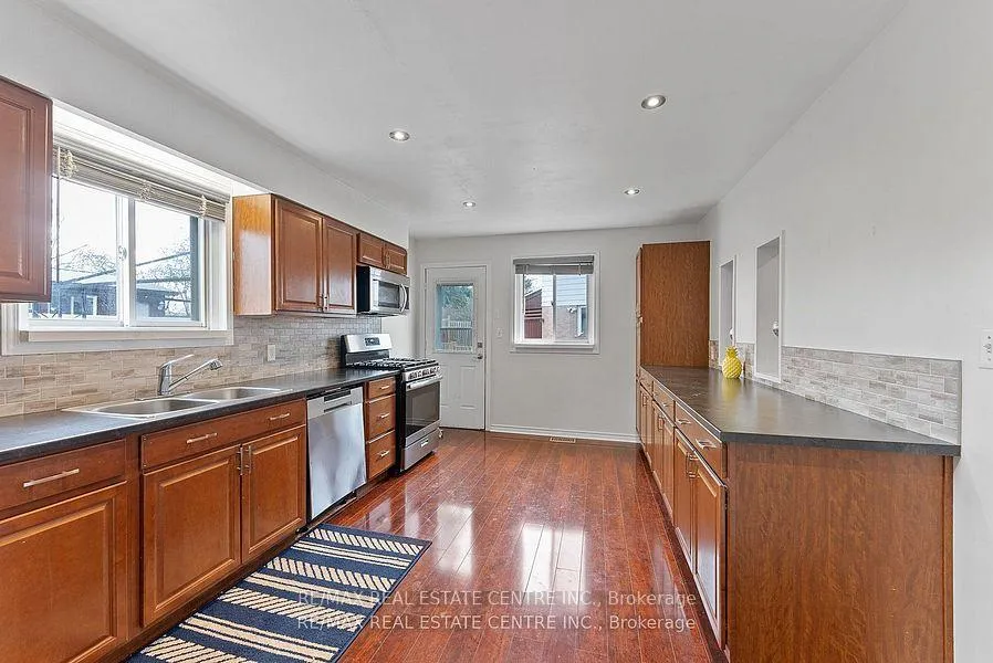 Photo 11 of 383 Durham Court, Oshawa, Vanier — HOMEH