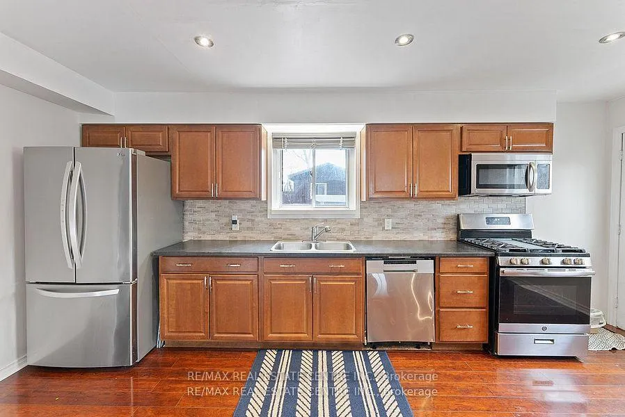 Photo 13 of 383 Durham Court, Oshawa, Vanier — HOMEH