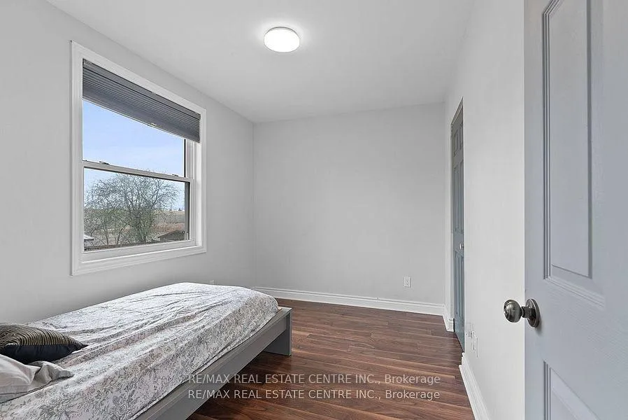 Photo 24 of 383 Durham Court, Oshawa, Vanier — HOMEH