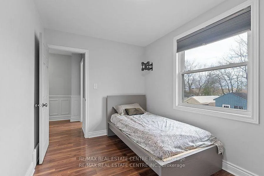 Photo 25 of 383 Durham Court, Oshawa, Vanier — HOMEH