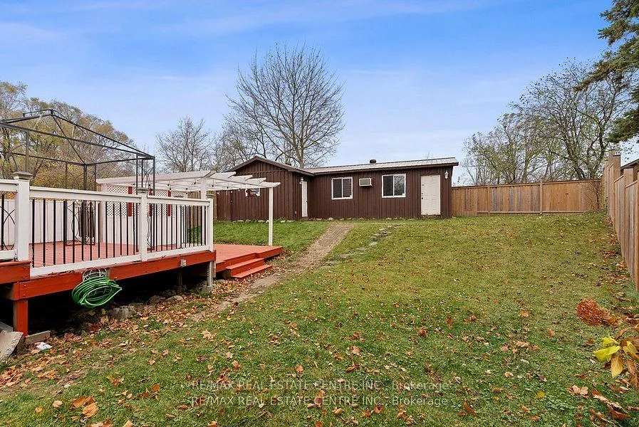 Photo 37 of 383 Durham Court, Oshawa, Vanier — HOMEH