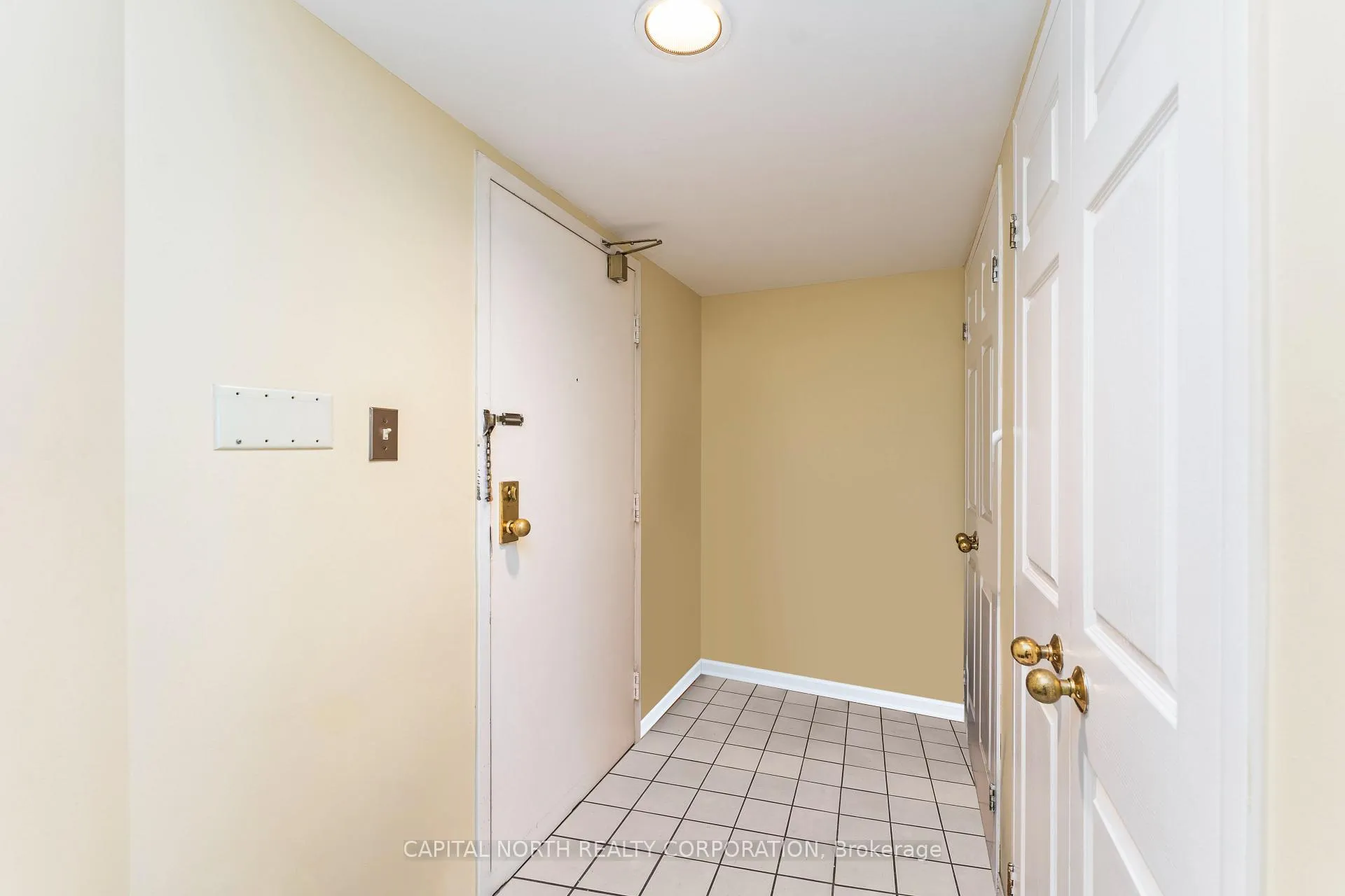 Photo 2 of Unit 319, 100 Arbors Lane, Vaughan, West Woodbridge — HOMEH