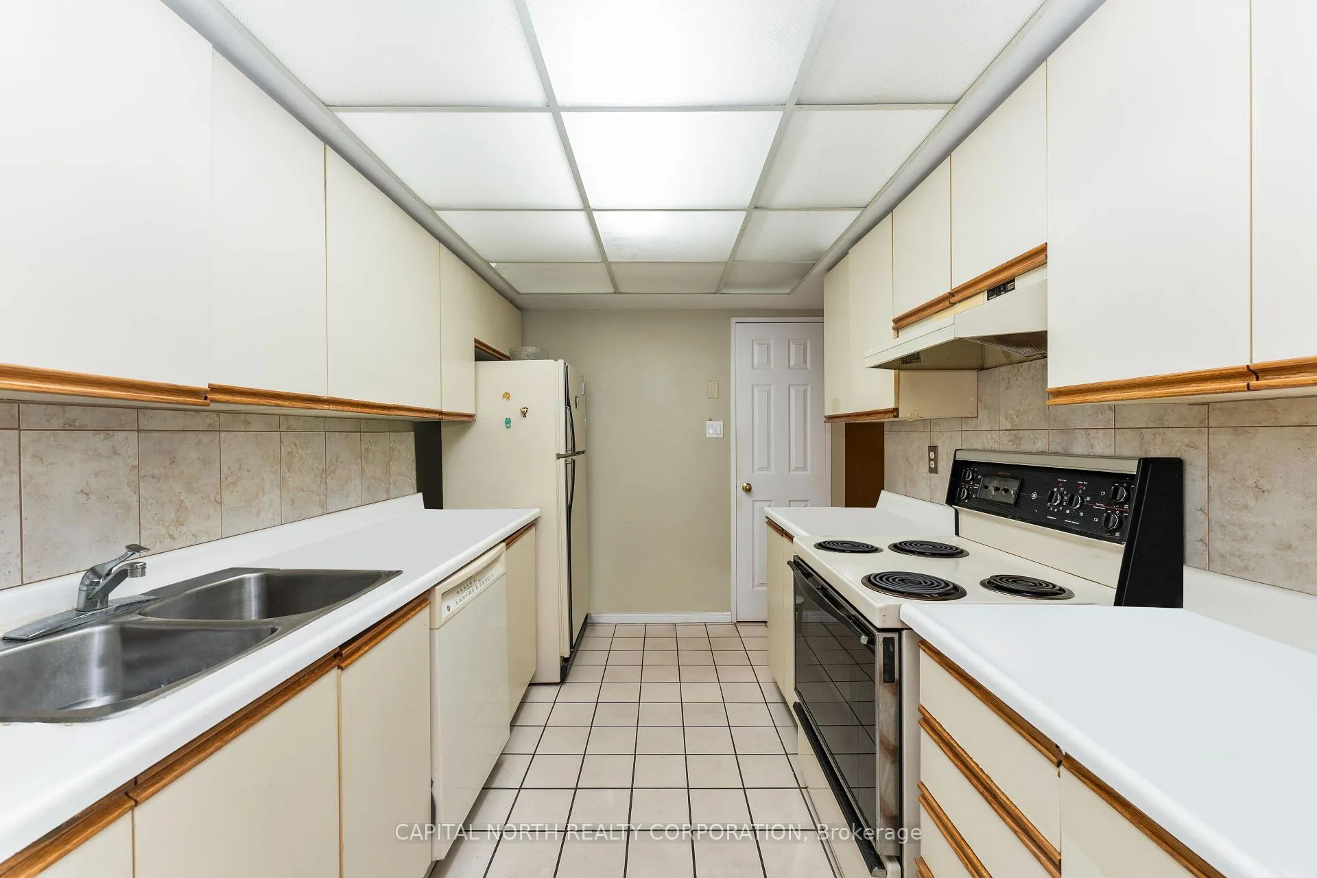 Photo 4 of Unit 319, 100 Arbors Lane, Vaughan, West Woodbridge — HOMEH