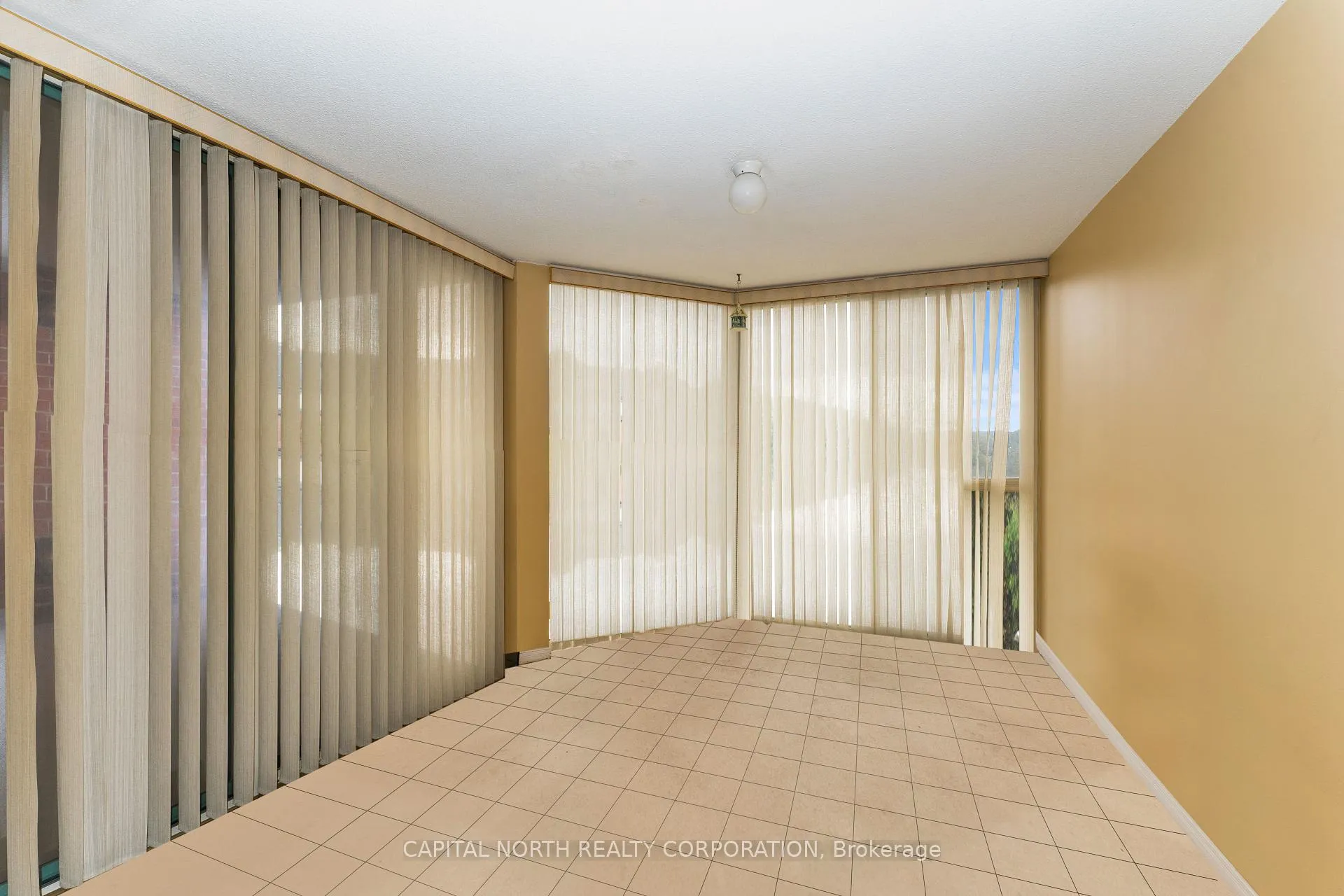 Photo 7 of Unit 319, 100 Arbors Lane, Vaughan, West Woodbridge — HOMEH