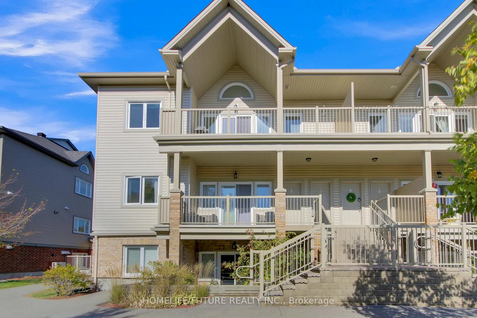 Front of Unit J, 366 Wood Acres Grove