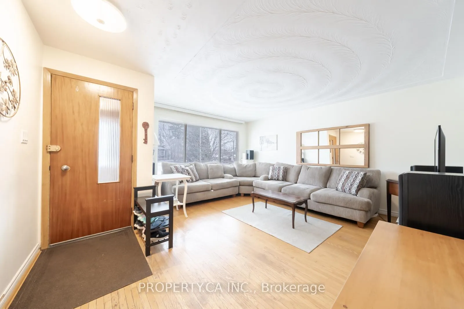Photo 2 of 371 Westmount Road E, Kitchener — HOMEH