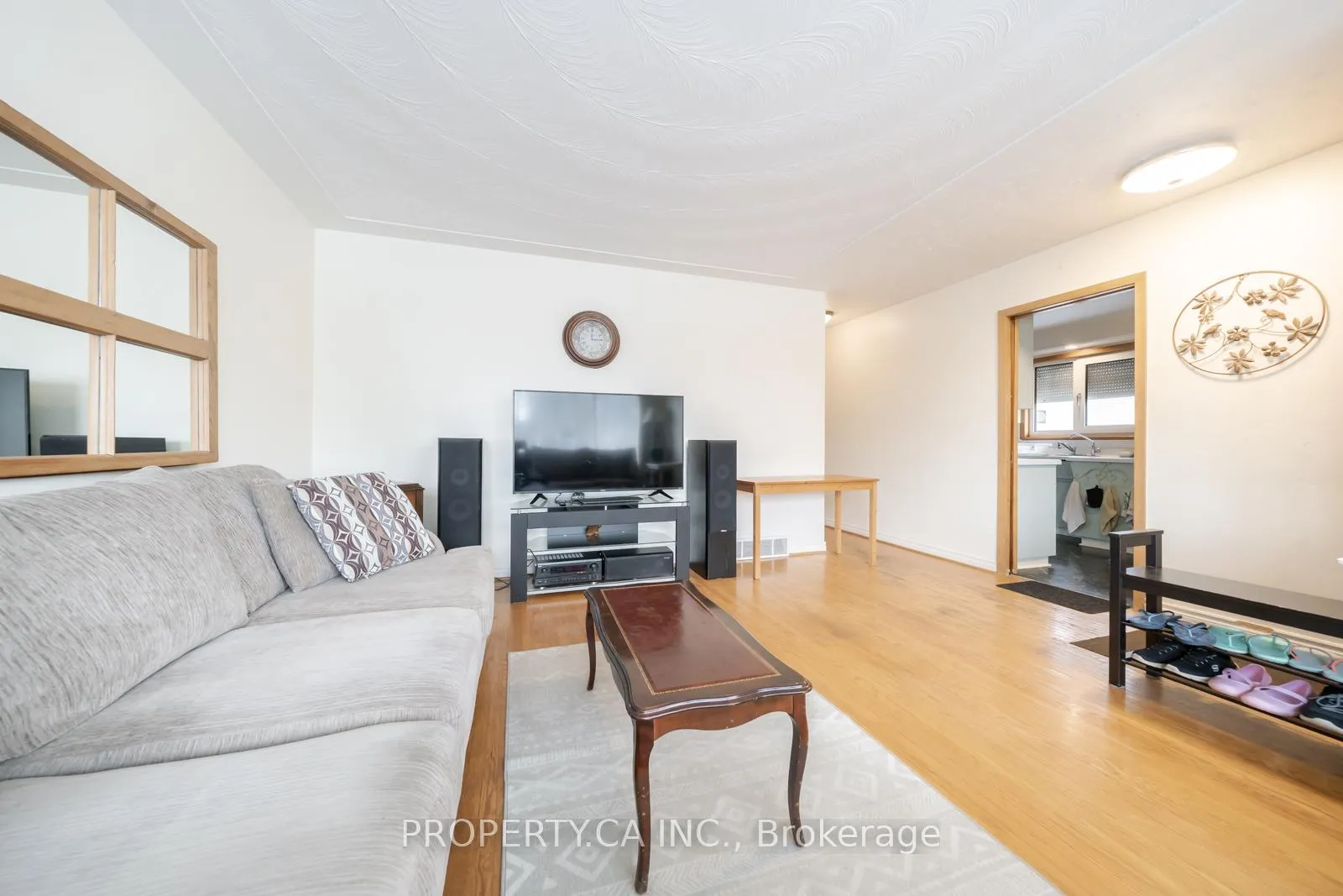 Photo 3 of 371 Westmount Road E, Kitchener — HOMEH