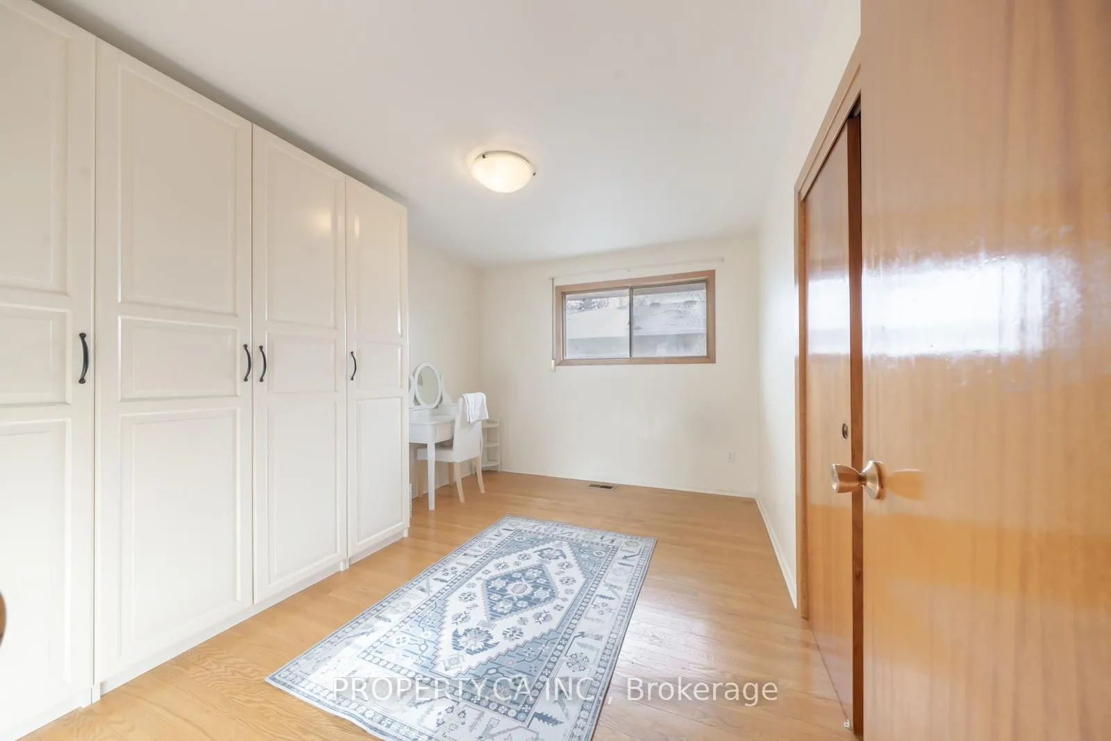 Photo 4 of 371 Westmount Road E, Kitchener — HOMEH