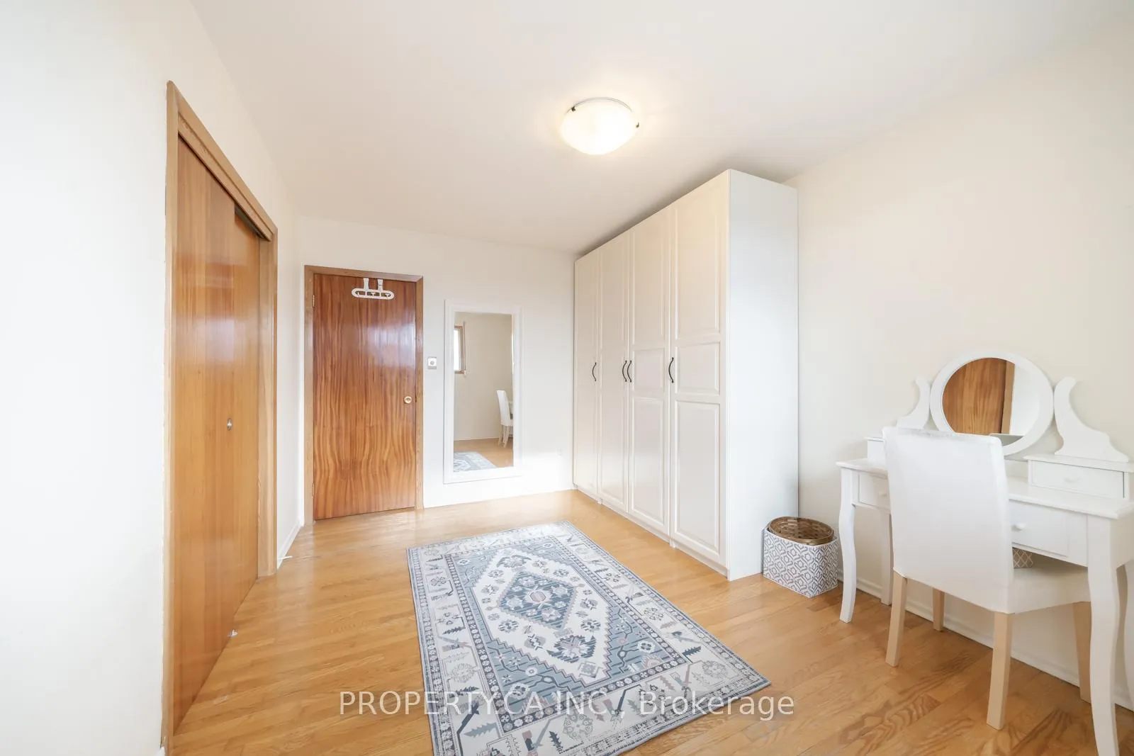 Photo 5 of 371 Westmount Road E, Kitchener — HOMEH