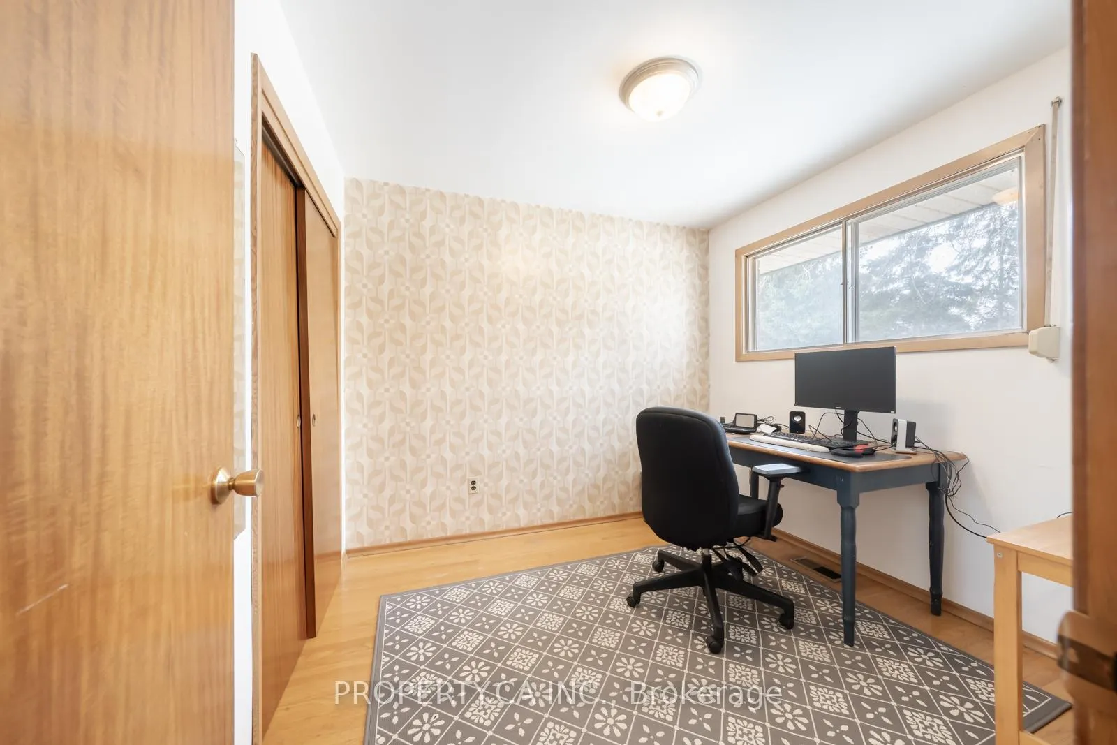 Photo 8 of 371 Westmount Road E, Kitchener — HOMEH