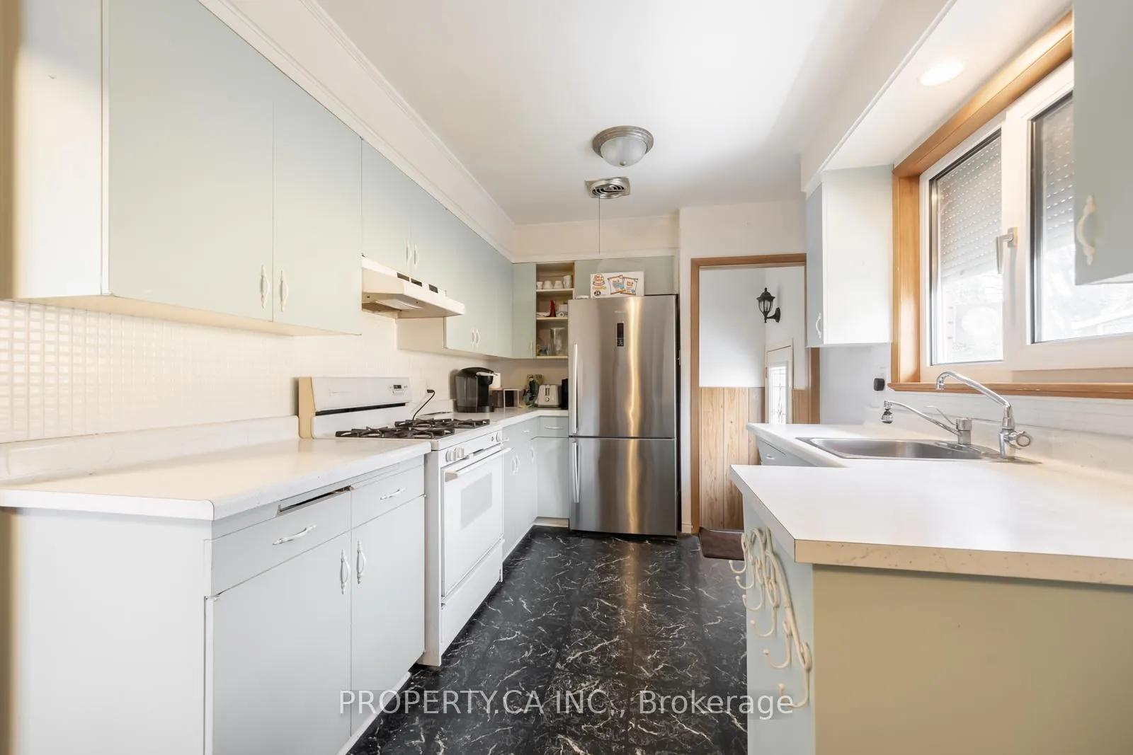 Photo 11 of 371 Westmount Road E, Kitchener — HOMEH