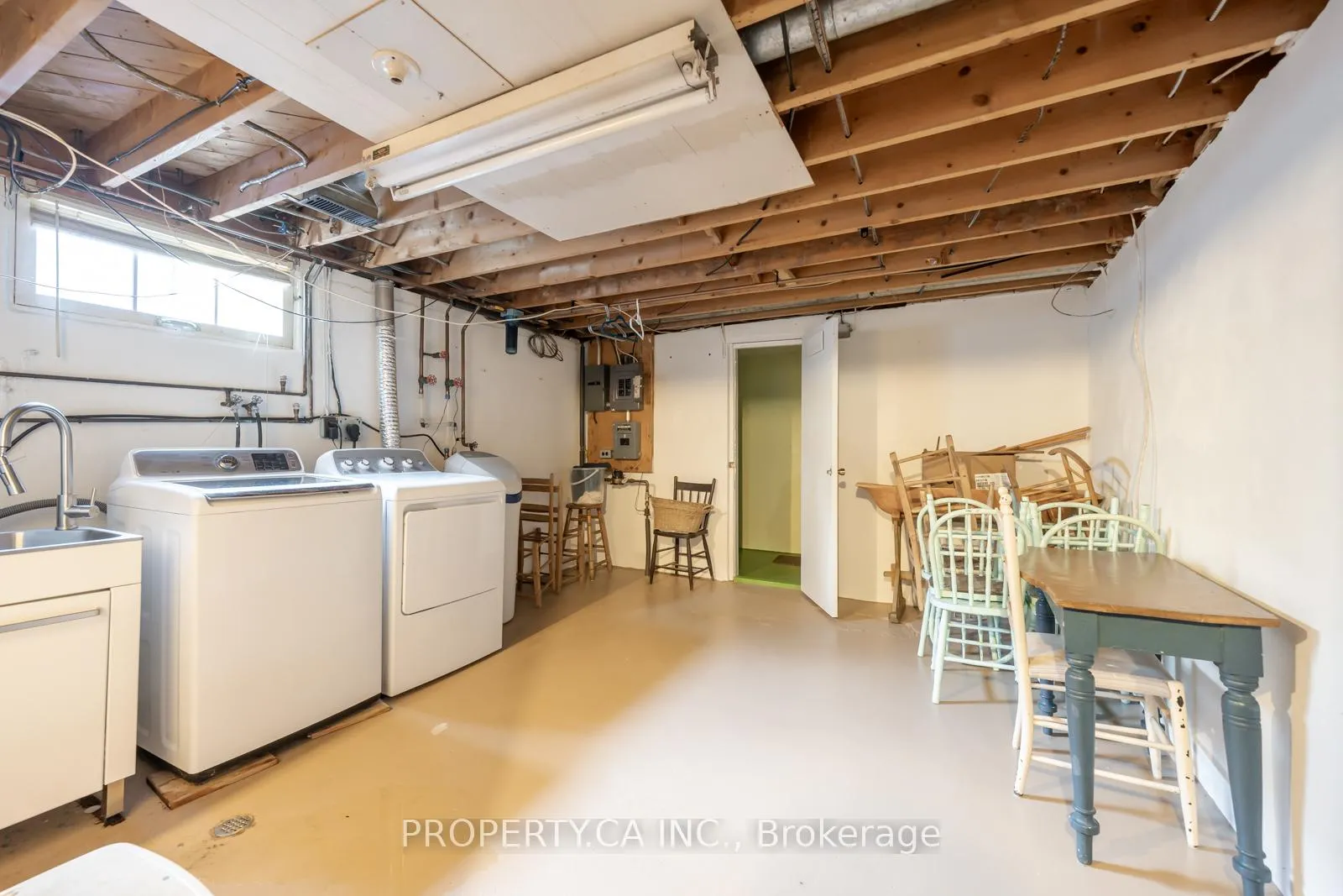Photo 13 of 371 Westmount Road E, Kitchener — HOMEH
