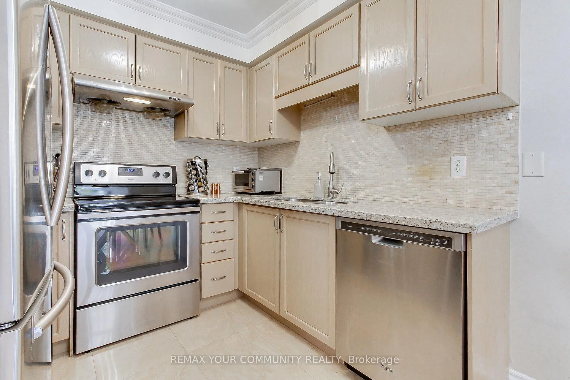 Photo 4 of 45 Harmony Road, Vaughan, Patterson — HOMEH