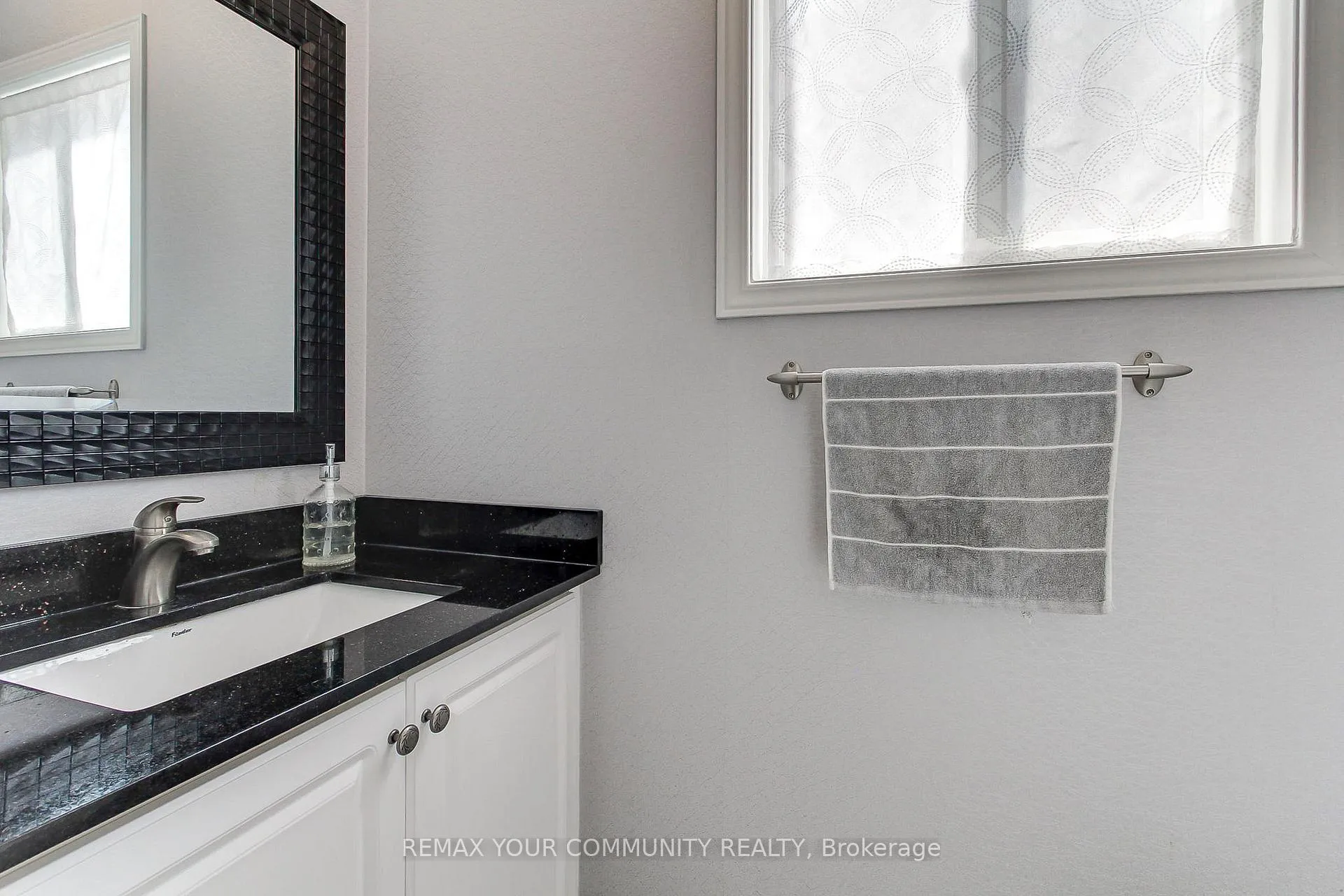 Photo 10 of 45 Harmony Road, Vaughan, Patterson — HOMEH