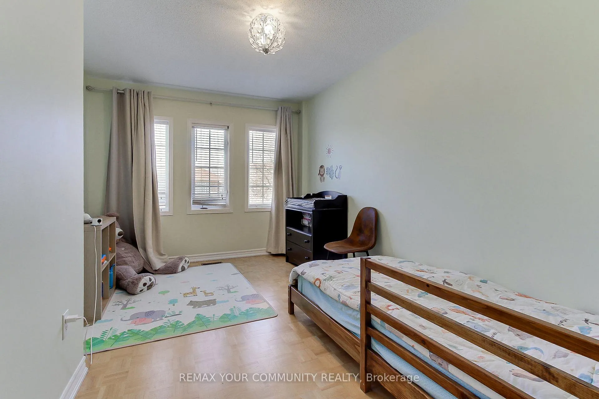 Photo 15 of 45 Harmony Road, Vaughan, Patterson — HOMEH