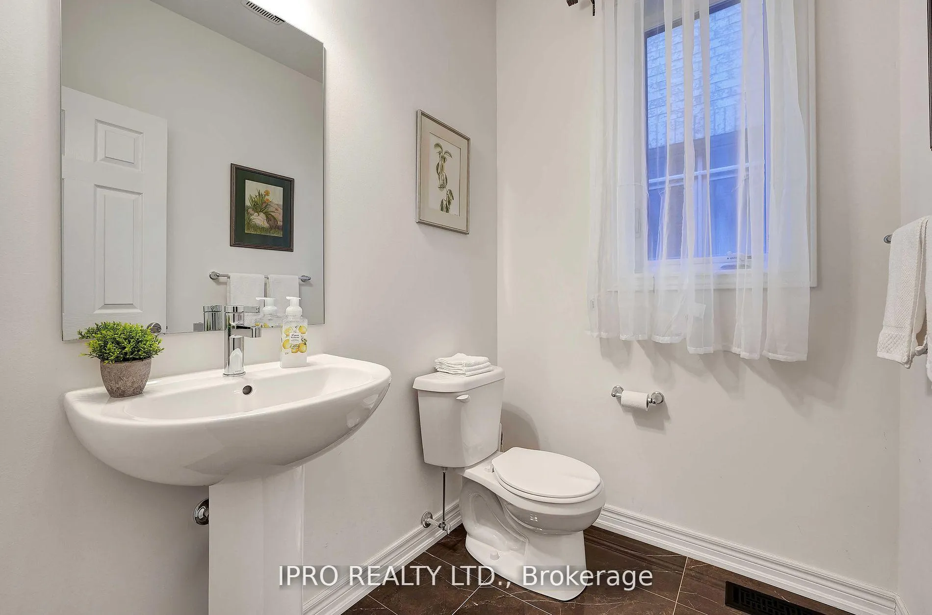 Photo 18 of 109 Auckland Drive, Whitby, Rural Whitby — HOMEH